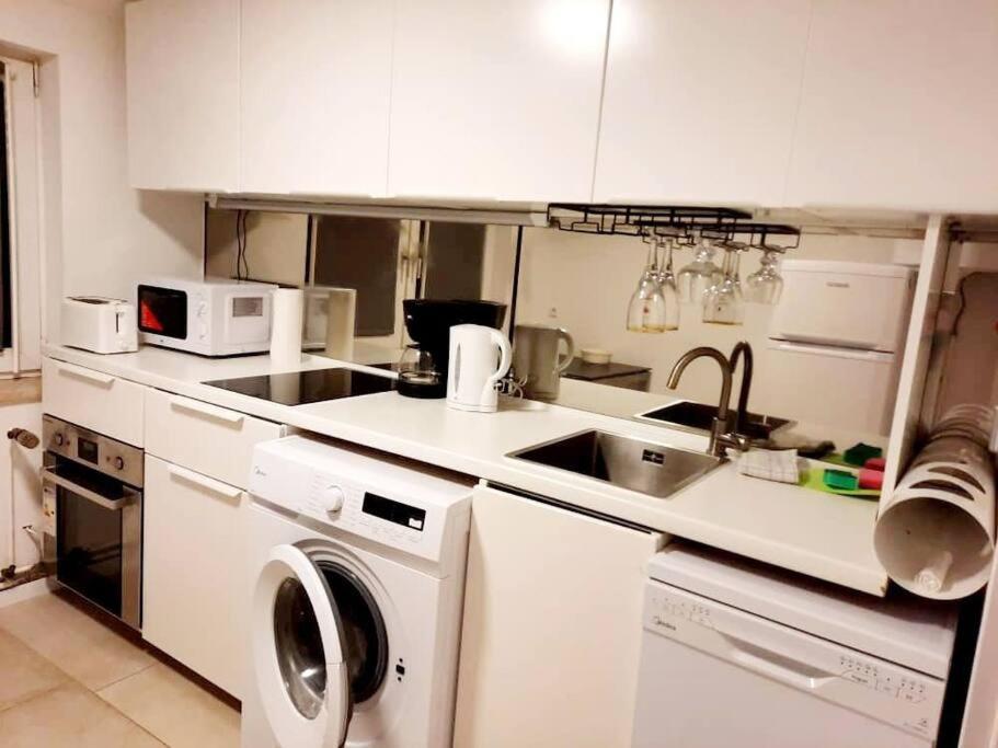 Appartement With Parking In 11 *